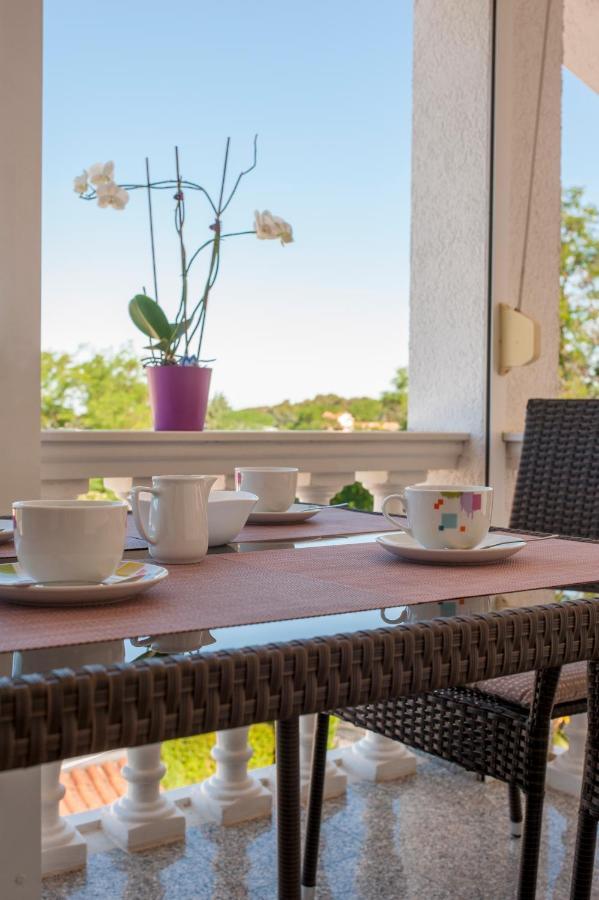 Apartments Somi Porec Bagian luar foto