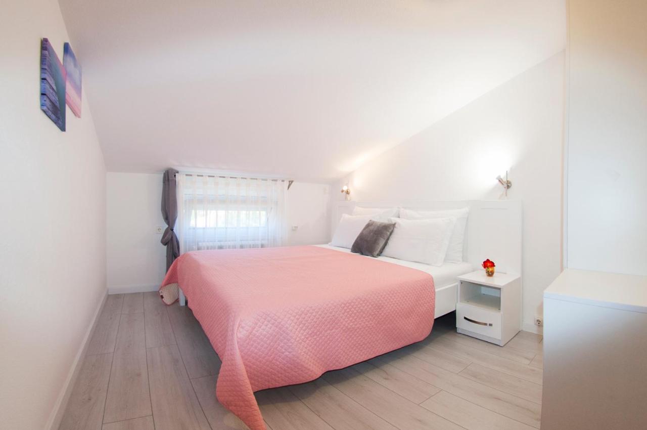 Apartments Somi Porec Bagian luar foto