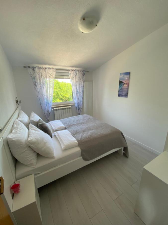 Apartments Somi Porec Bagian luar foto