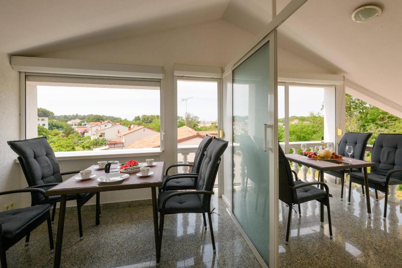 Apartments Somi Porec Bagian luar foto