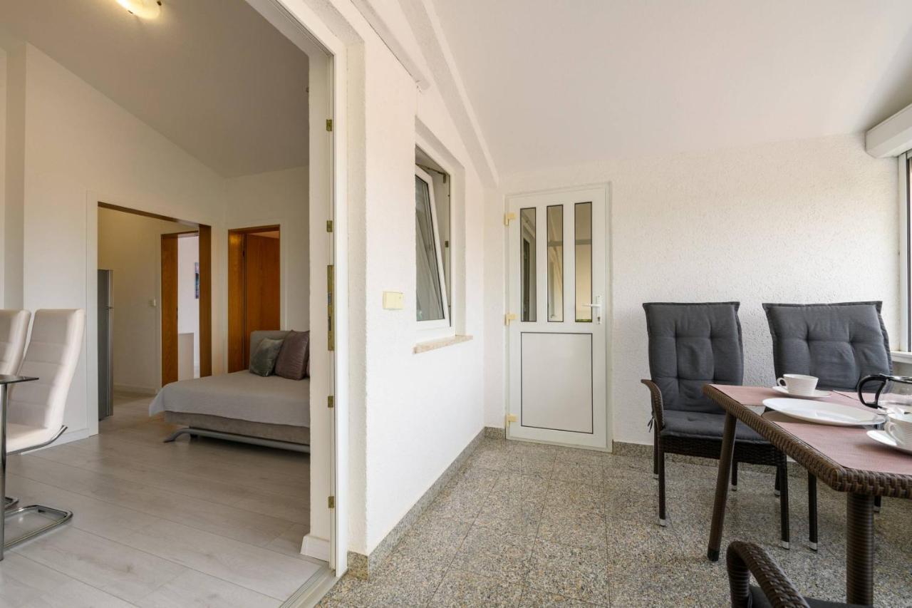 Apartments Somi Porec Bagian luar foto