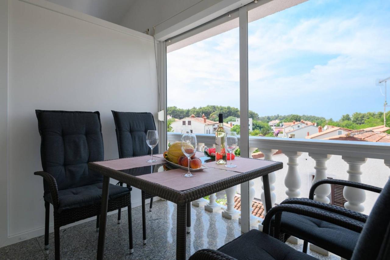 Apartments Somi Porec Bagian luar foto