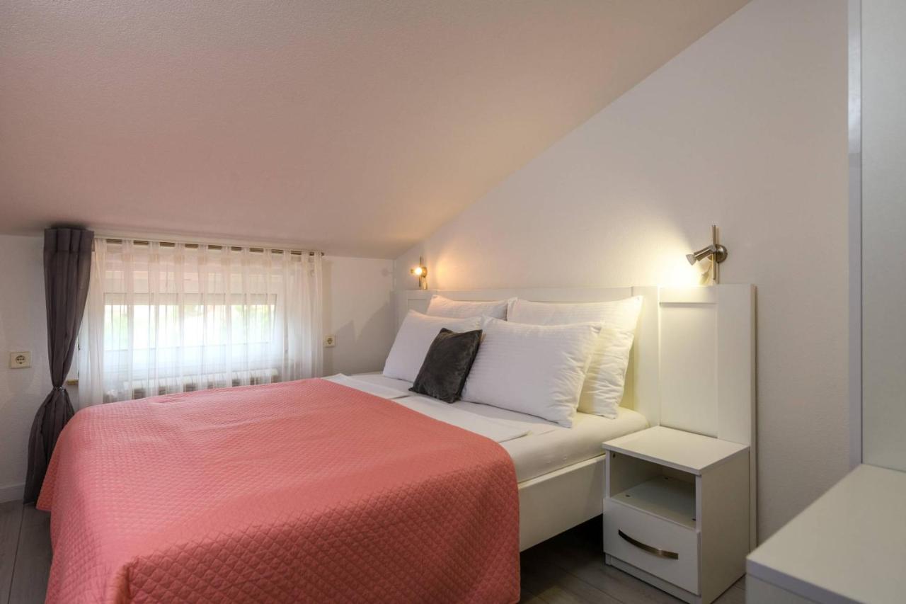 Apartments Somi Porec Bagian luar foto