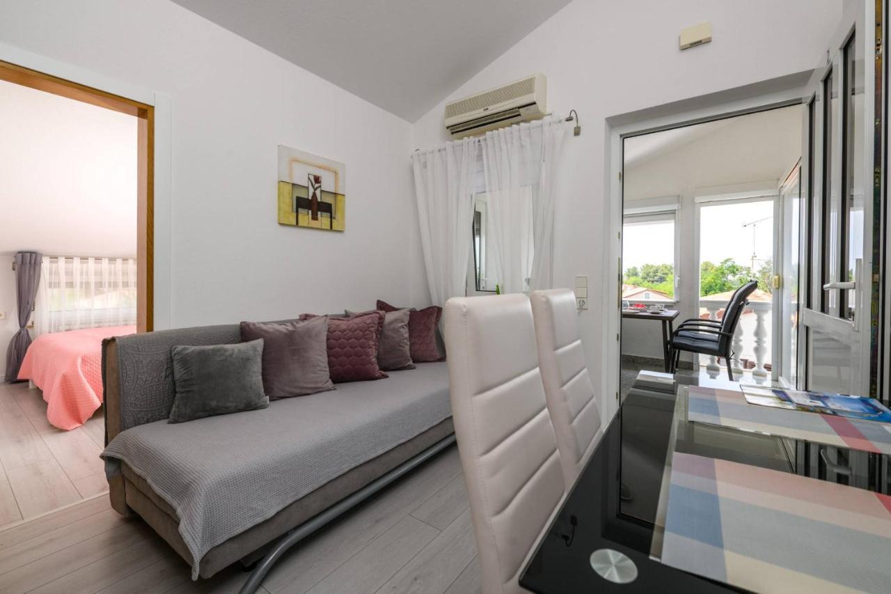 Apartments Somi Porec Bagian luar foto