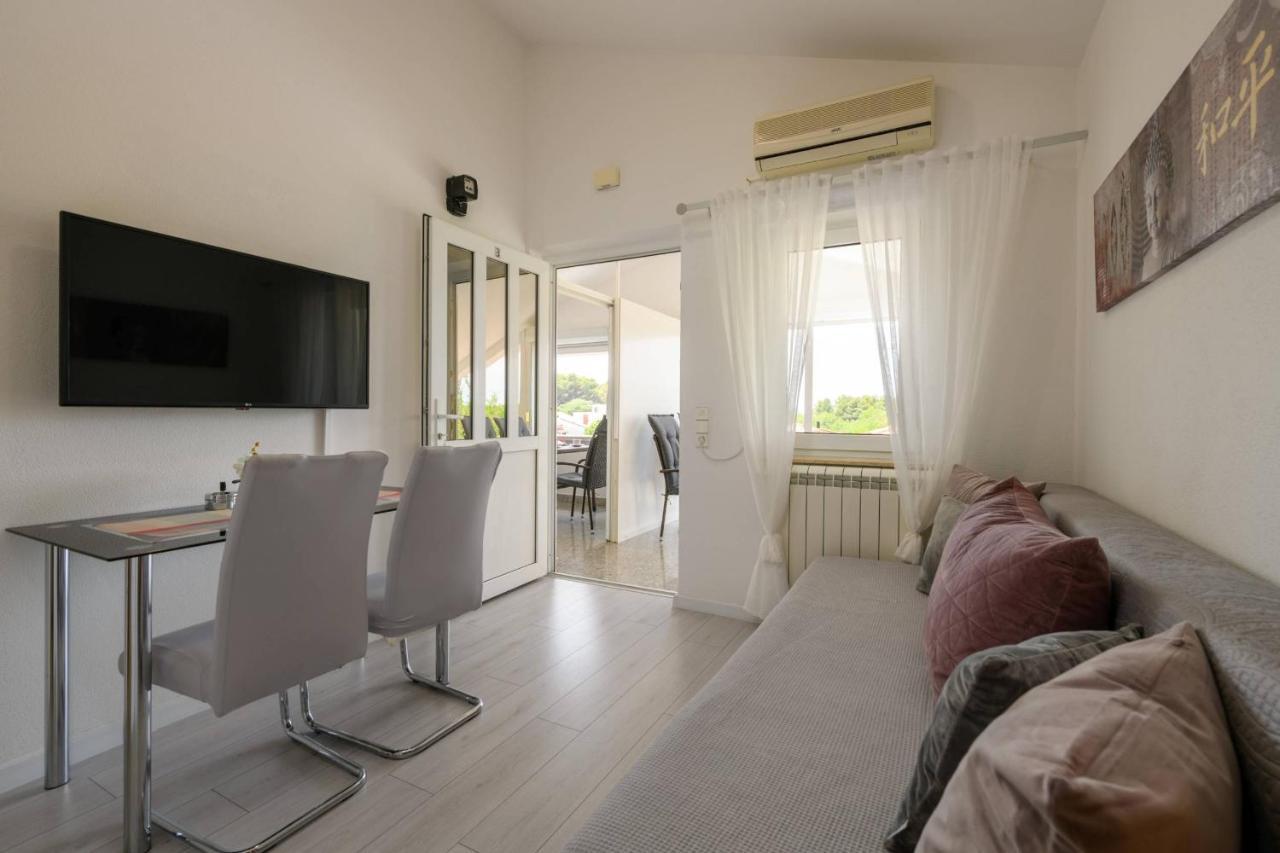Apartments Somi Porec Bagian luar foto