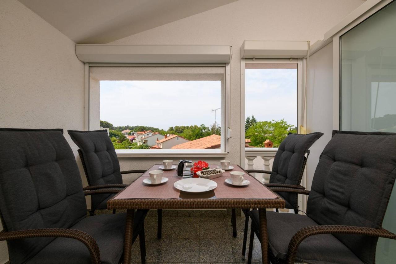 Apartments Somi Porec Bagian luar foto