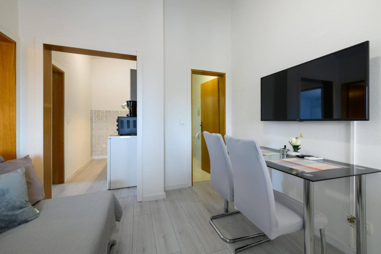 Apartments Somi Porec Bagian luar foto