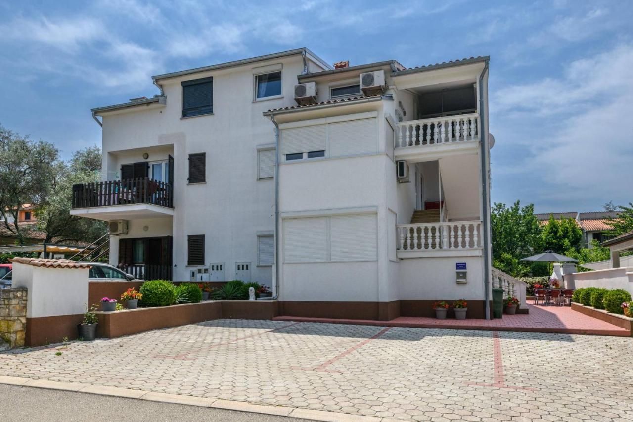 Apartments Somi Porec Bagian luar foto