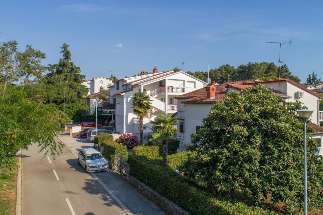 Apartments Somi Porec Bagian luar foto