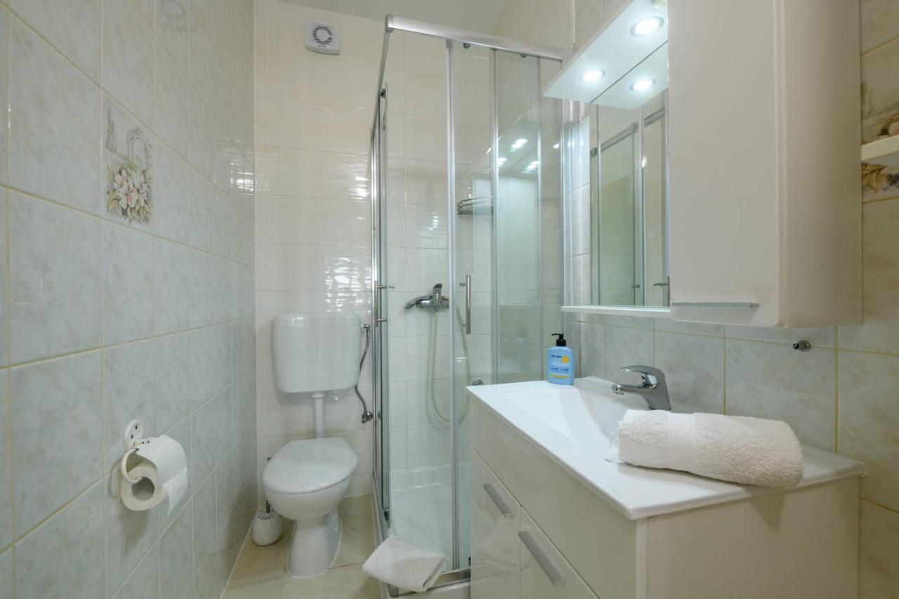 Apartments Somi Porec Bagian luar foto