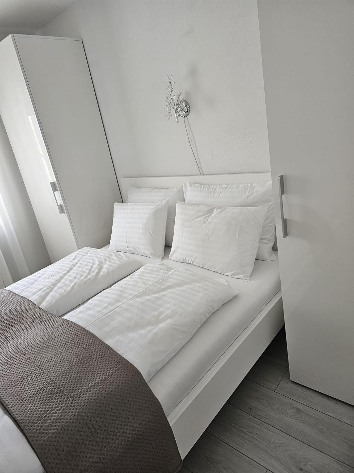 Apartments Somi Porec Bagian luar foto